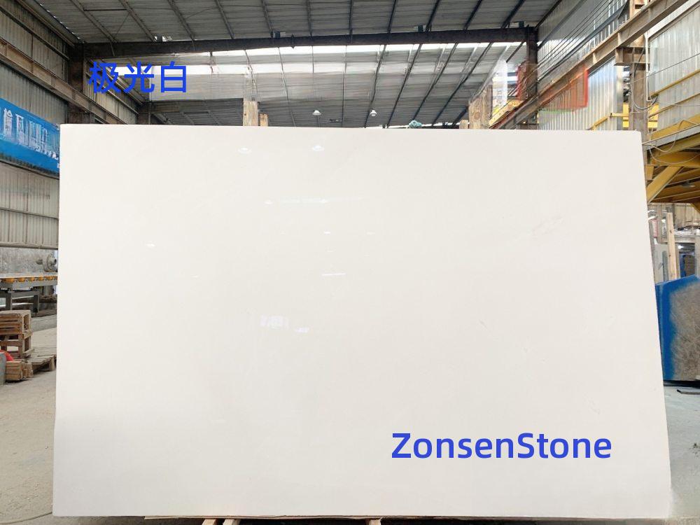 极光白