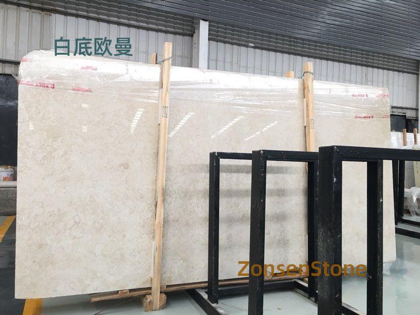 白底欧曼