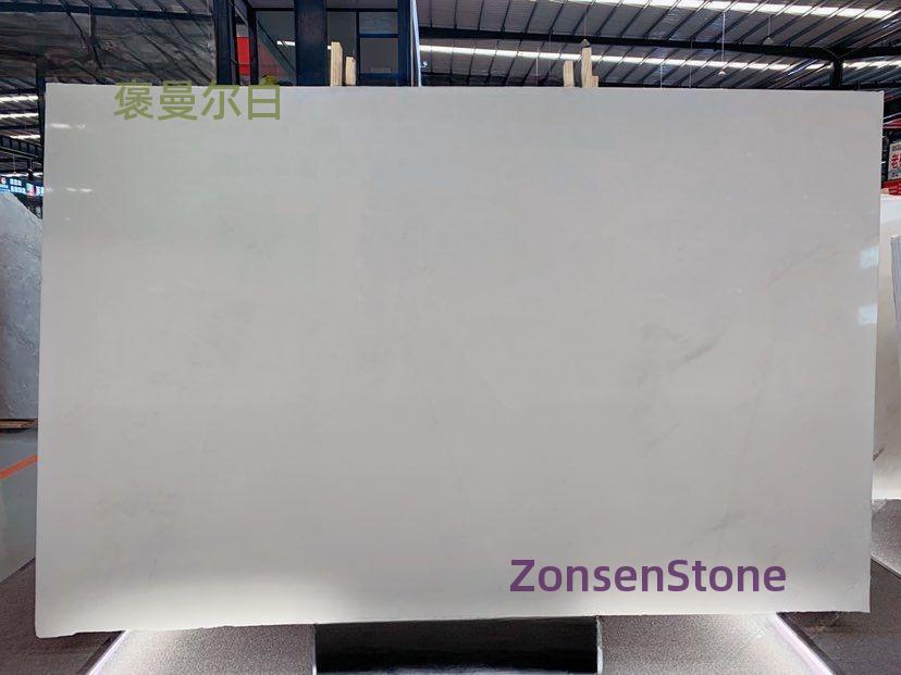 褒曼尔白