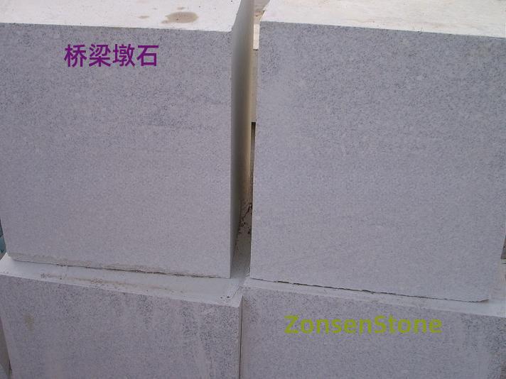 桥梁墩石