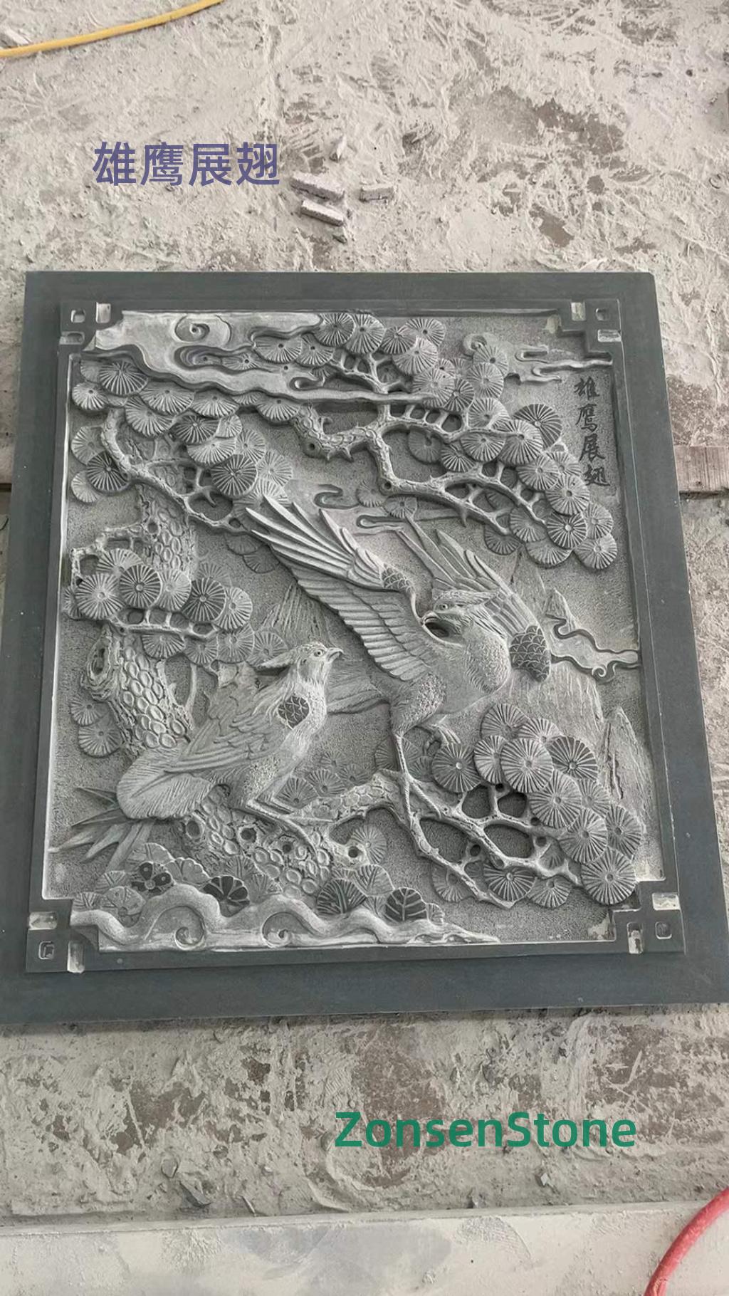 雄鹰展翅