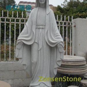 修女雕像