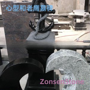 心型和老鹰墓碑