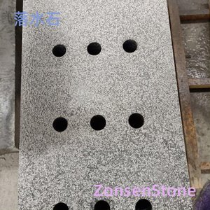 落水石